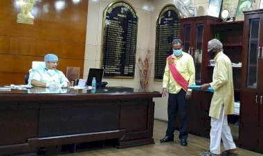 धनबाद: डीसी के जनता दरबार भूली की विभा कुमारी का नौ मिनट में बन गया राशन कार्ड