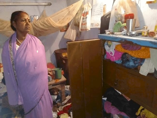 धनबाद: लोयाबाद कनकनी में प्राइवेट टीचर के घर डकैती, पुलिस में कंपलेन करने पर गोली मारने की धमकी