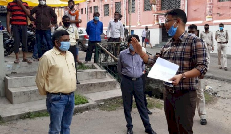 धनबाद: डीसी ने झरिया कंटेनमेंट जोन का औचक निरीक्षण किया