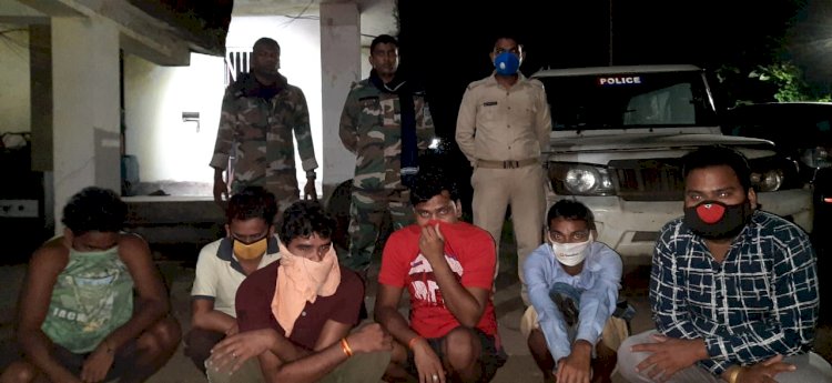 धनबाद: पुलिस ने गोविंदपुर से आठ साइबर क्रिमिनलों को दबोचा, 23 मोबाइल फोन व 66 अलग-अलग कंपनी के सिम कार्ड बरामद