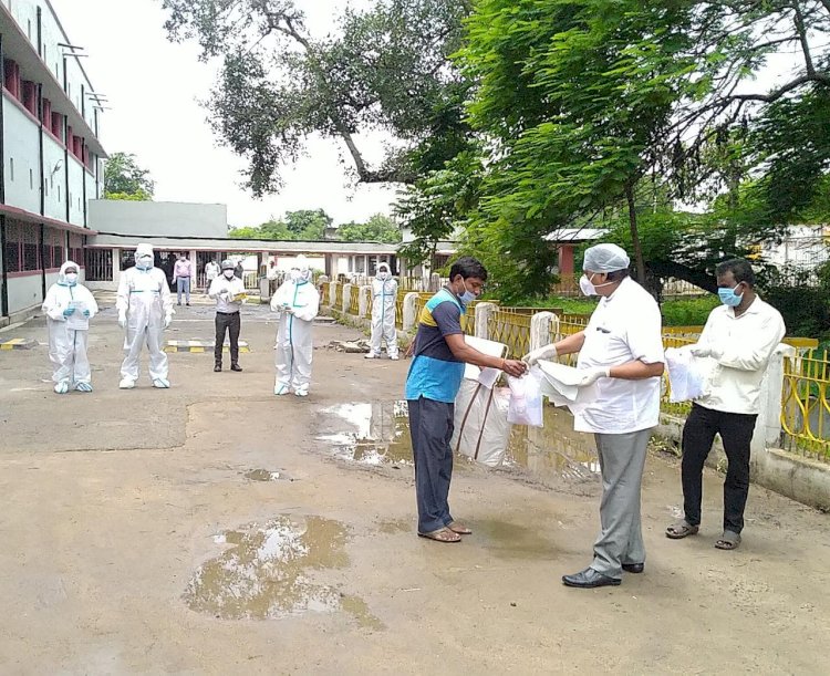 धनबाद: 22 लोगों ने दी कोरोना को मात, DC ने शुभकामनाओं के साथ दी विदाई