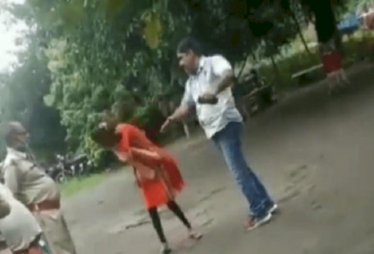 साहिबगंज : बरहेट पुलिस स्टेशन में लड़की की पिटाई,  वीडीओ वायरल, ऑफिसर इंचार्ज हरीश पाठक सस्पेंड (देखें VIDEO)