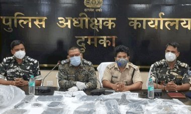 झारखंड: बोकारो में पकड़ाये नक्सली की निशानदेही पर दुमका से आर्म्स का जखीरा बरामद