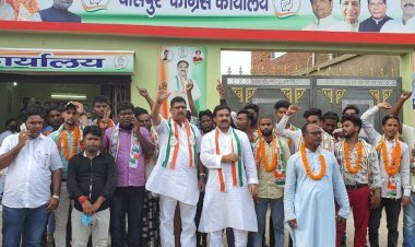 धनबाद वासेपुर में दो दर्जन कार्यकर्ता कांग्रेस में शामिल, AICC मेंबर संतोष कुमार सिंह का भव्य स्वागत