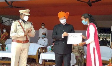 धनबाद: स्वतंत्रता दिवस समारोह में सम्मानित किये गये  इंटर व मैट्रिक के टॉपर