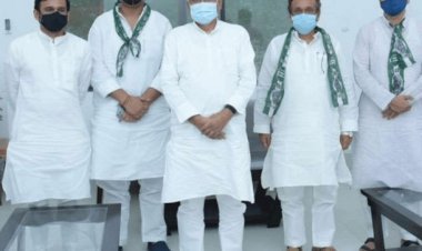 बिहार: विधानसभा चुनाव के पहले लालू को फिर झटका, समधी चंद्रिका राय सहित तीन MLA हुए JDU में शामिल