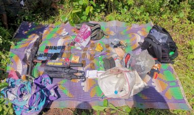 चाईबासा: गुदड़ी जोमताई पहाड़ी पर पुलिस-CRPF की PLFI से एनकाउंटर,  एके-47 बरामद (देखें VIDEO)