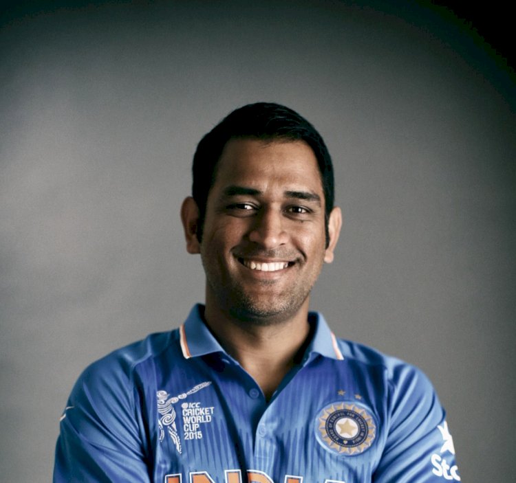 नई दिल्ली: महेंद्र सिंह धौनी ने इंटरनेशन क्रिकेट से सन्यास लिया, रैना ने भी की रिटायरमेंट की घोषणा