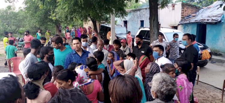 धनबाद: चैतुडीह के ग्रामीणों के समस्याओं से अवगत हुए झारखंड कांग्रेस के सचिव रणविजय सिंह