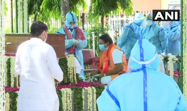 नई दिल्ली: पूर्व राष्ट्रपति प्रणब मुखर्जी पंचतत्व में विलीन, राजकीय सम्मान के साथ हुई अंत्योष्टि