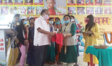 धनबाद: पहला कदम स्कूल में शिक्षक दिवस मनाया गया