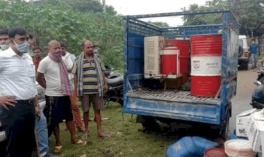 धनबाद: धनसार बरमसिया में नकली मोबिल फैक्ट्री का भंडाफोड़, तीन अरेस्ट