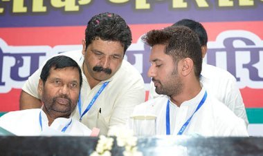 बिहार: सेंट्रल मिनिस्टर रामविलास पासवान की तबीयत ज्यादा खराब, ICU में एडमिट,चिराग ने LJP नेताओं को लिखा मार्मिक लेटर