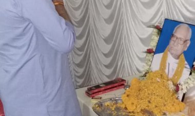 धनबाद: RCMS लीडर अजब लाल शर्मा श्राद्ध कर्म में शामिल हुए रणविजय सिंह, कतरास में स्टॉक ब्रोकिंग ऑफिस का उदघाटन