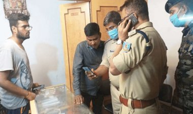 धनबाद: बैंक मोड़ के जेवर हाउस में दिनदाहड़े लाखों की डकैती, दुकानदार को मारपीट कर जख्मी किया