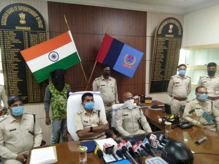 धनबाद: सतीश सिंह मर्डर केस में पुलिस को सफलता, शूटर का मददगार पिस्टल समेत अरेस्ट,  जेल गया