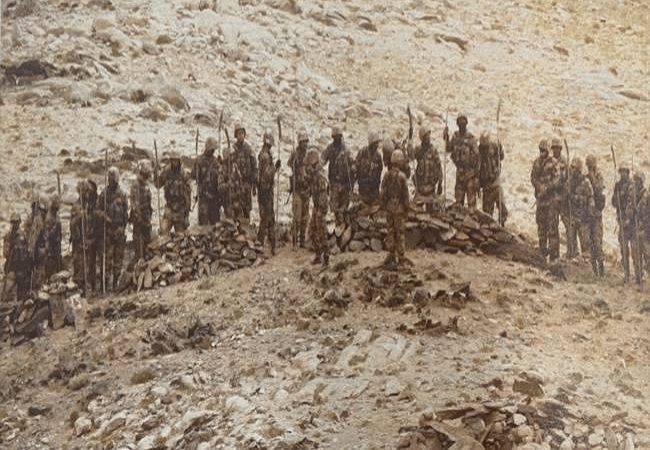 भाले और बंदूक लेकर आये थे 50 चीनी सैनिक, झूठ बेनकाब हुआ, इंडियन आर्मी के रोकने पर की थी फायरिंग