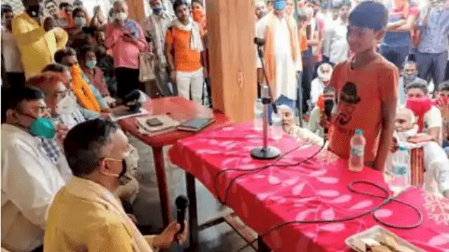 यूपी: बलिया में प्राइमरी स्कूल के टीचर नहीं हल कर पाये मैथ का सवाल, क्लास सिक्स के स्टूडेंट ने 10 सेकेंड में दिया जवाब