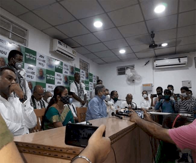 बिहार: कांग्रेस MLA पूर्णिमा यादव व सुदर्शन कुमार जेडीयू में शामिल