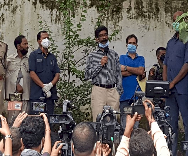 झारखंड: सीएम हेमंत सोरेन मिले लालू प्रसाद से, कहा- बिहार में आरजेडी के साथ मिलकर लड़ेंगे विधानसभा चुनाव