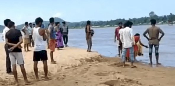 पलामू: कोयल नदी में तीन युवक बहे, एक का बॉडी बरामद
