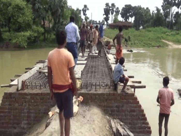 बिहार: सुशासन की सरकार ने  नहीं सुनी गुहार, गया जिले के बुधौल के लोगों ने चंदा कर बना लिया  पुल