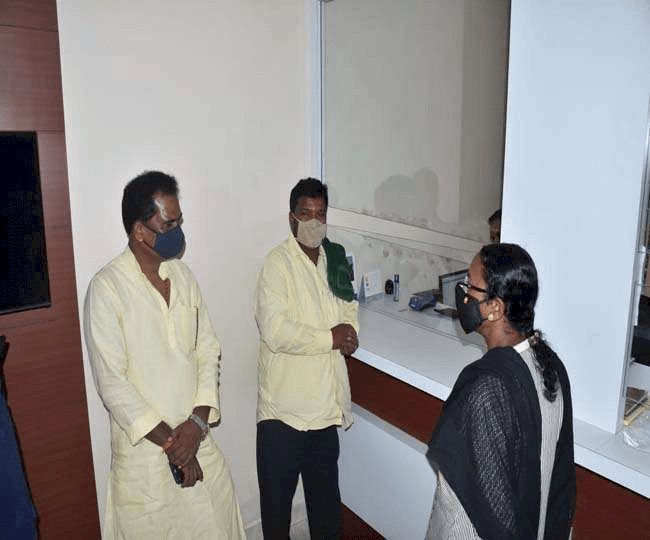 झारखंड: चास DPS ने शिक्षा मंत्री जगरनाथ महतो की नतिनी को ऑनलाइन क्लास से रोका, मिनिस्टर ने काउंटर पर खड़ा होकर जमा किया फीस
