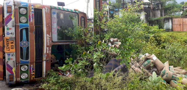 रामगढ़: रांची-पटना फोरलेन रोड पर ब्रेक फेल होने से ट्रक पलटा, ग्रामीणों ने लूट लिया 200 बोरी छुहारा