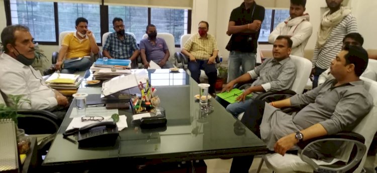 धनबाद: रणविजय सिंह ने मोदीडीह की समस्या  पर कतरास जीएम से वार्ता की