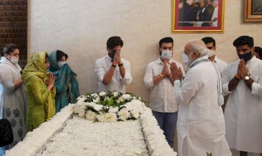 नई दिल्ली: रामविलास पासवान के निधन पर झुका राष्ट्राध्वज, प्रसिडेंट, पीएम समेत दिग्गजों ने दी श्रद्धांजलि, पटना लाया जा रहा पार्थिव शरीर