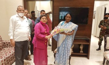 धनबाद: महिला एवं बाल विकास मंत्री जोबा मांझी से मिली पहला कदम स्कूल की संचालिका अनीता अग्रवाल