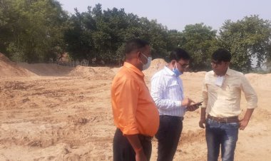 धनबाद: एसडीएम ने पूर्वी टुंडी के बालू स्टॉक यार्ड की जांच की, पकड़ी गड़बड़ी, स्टॉक उठाव पर रोक, संचालक पर कसेगा शिकंजा