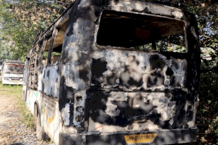 रांची: मुर्गा मांगने के विवाद में दामाद ने ससुर के बस में लगाई आग, बस में सोए व्योक्ति की मौत, आरोपी अरेस्ट