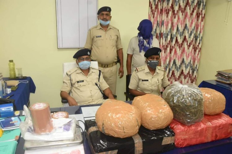 धनबाद: सरायढेला वृंदावन कॉलोनी व कुसुम बिहार में पुलिस का रेड, 47 किलो गांजा बरामद