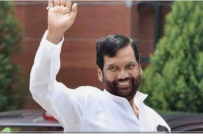 बिहार: DSP की नौकरी को ठोकर मारकर राजनीति में आये थे RamVilas Paswan, पांच दशक की राजनीति में छह पीएम के कैबिनेट में रहे मिनिस्टर
