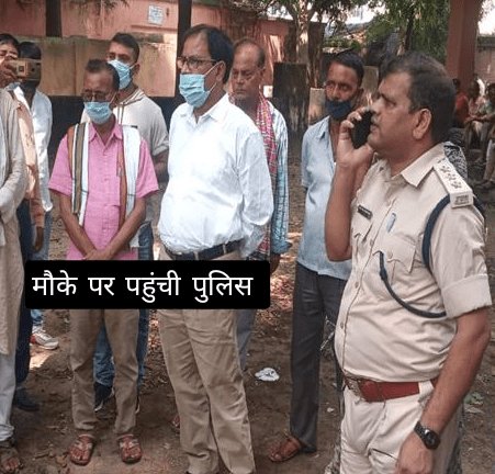 धनबाद: पुलिस कस्टडी से फरार आरोपी का पेड़ से लटकता मिली बॉडी, परिजनों ने लगाया मर्डर का आरोप