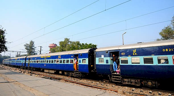 नई दिल्ली:फेस्टिव सीजन में 20 अक्टूबर से 196 जोड़ी स्पेशल ट्रेनें चलायेगा रेलवे