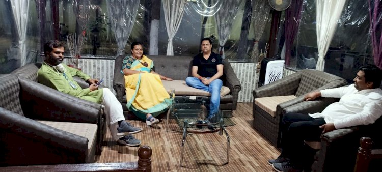धनबाद: कांग्रेस एमएलए दीपिका पांडेय सिंह की रणविजय सिंह से मुलाकात