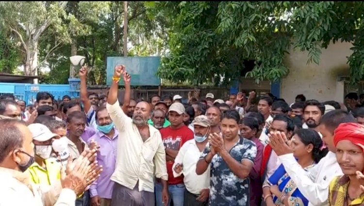 धनबाद: अंसगठित मजदूर मोर्चा की रैली, सेल चासनाला कोलियरी डिवीजन जीएम ऑफिस पर प्रदर्शन