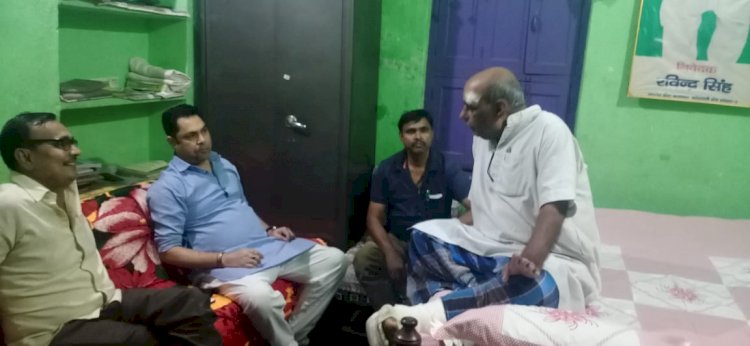 धनबाद: रणविजय सिंह ने बीमार बीजेकेएंमएस लीडर से की मुलाकात