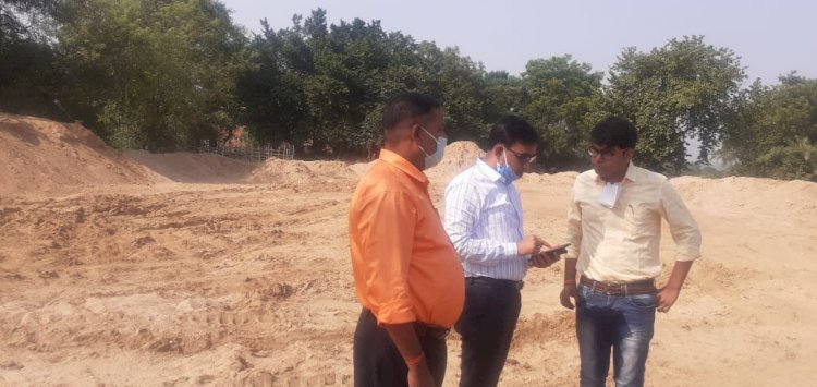 धनबाद: एसडीएम ने पूर्वी टुंडी के बालू स्टॉक यार्ड की जांच की, पकड़ी गड़बड़ी, स्टॉक उठाव पर रोक, संचालक पर कसेगा शिकंजा