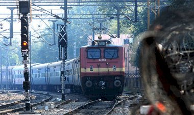 Indian Railways: फेस्टिव सीजन में ट्रेनों में वेटिंग लिस्ट, बिजी रूट पर और अधिक ट्रेनें भी चलाने की योजना 