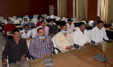 Dhanbad news: इलिगल बालू लदे पांच वाहन जब्त, जिला परिषद  बंदोबस्ती में हंगामा, डीएवी का स्टूडेंट साहिल शर्मा का एनडीए में सलेक्शन, करंट से मौत