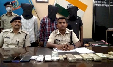 धनबाद: वाहन चेकिंग में पुलिस को मिली बड़ी सफलता, 10 चांदी की ईट, 18 सिक्के, एक लाख कैश जब्त, तीन अरेस्ट