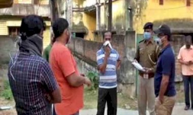 धनबाद: घर में मां के बॉडी के साथ रह रही थी बेटी, बदबू आने पर पड़ोसियों ने दी पुलिस को सूचना