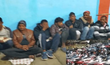 धनबाद: दामोदरपुर में जुआ अड्डा पर रेड, आठ अेरस्ट,40 बाइक जब्त