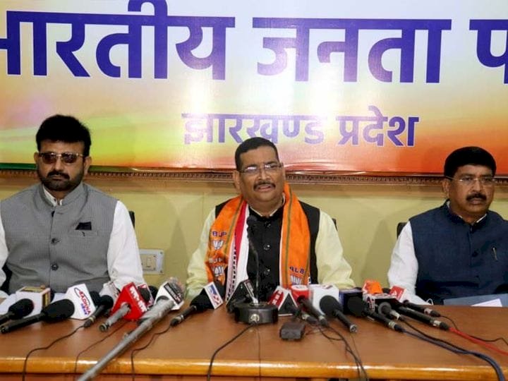 झारखंड: BJP स्टेट प्रसि़डेंट दीपक प्रकाश ने गवर्नमेंट की दी चुनौती, कहा- कल सुबह 10 बजे तक रांची में हैं, दम है तो अरेस्ट करो