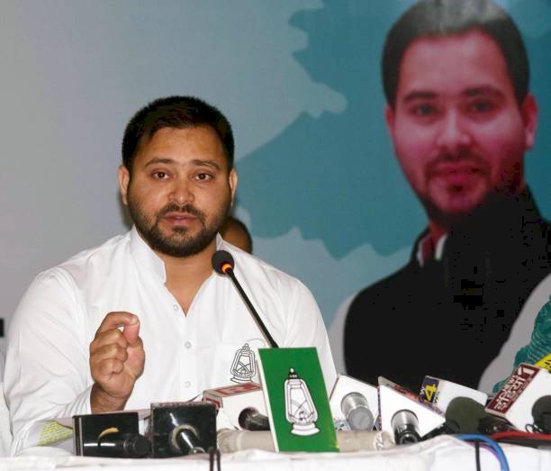 Bihar Assembly Election 2020: 10 लाख नौकरियां देने में कम पड़े पैसे तो सीएम और एमएलए के वेतन रोककर देंगे सैलरी: तेजस्वी