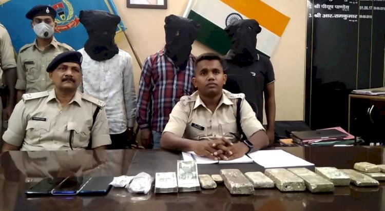 धनबाद: वाहन चेकिंग में पुलिस को मिली बड़ी सफलता, 10 चांदी की ईट, 18 सिक्के, एक लाख कैश जब्त, तीन अरेस्ट