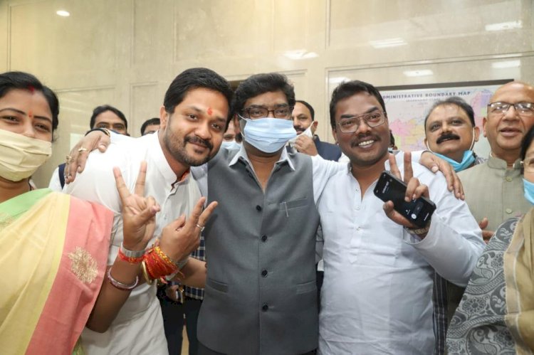झारखंड के नवनिर्वाचित दोनों एमएलए बसंत व अनुप ने जीत के 24 घंटे के अंदर ली शपथ